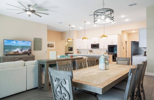 Mariner House | Private Lakefront Estate W/3 King Beds, 3129 Sq Ft,nHot Tub, Pool Table, Office
