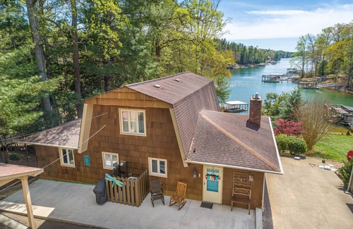 Morganton House | PRIVATE LAKEFRONT HOME