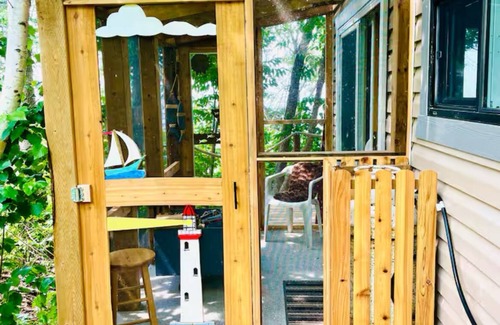 Lester Beach Cabin | Private Lakefront Paradise
