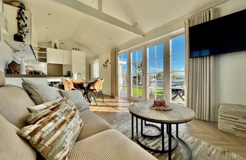 Vinkeveen Ski Chalet | Private Lakeside house with sauna - near Amsterdam