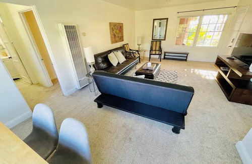 Bankers Hill Condo | Private Large 1BEDROOM/1BATH Banker's Hill/Downtown Retreat, Walkable, AC