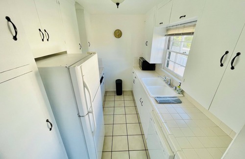 Bankers Hill Condo | Private Large 1BEDROOM/1BATH Banker's Hill/Downtown Retreat, Walkable, AC