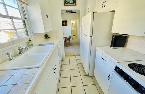 Bankers Hill Condo | Private Large 1BEDROOM/1BATH Banker's Hill/Downtown Retreat, Walkable, AC