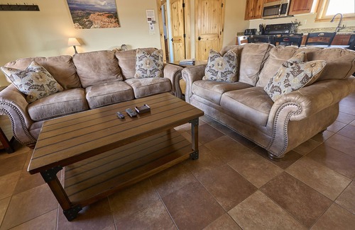 Kanab Cabin | Private location, 2 Bedroom, 2 Bathroom, Full Kitchen, Living & W/D. Sleeps 6