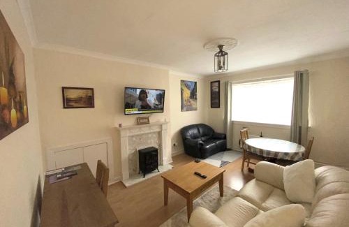 Kilwinning House | Private Lounge and Double Room