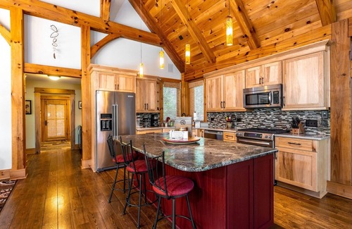 Ingles Cabin | Private, Luxurious, Lakefront Home 4BS12