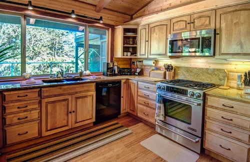 Volcano Cottage | Private,Luxury, Hot Tub ,Sauna fireplace, walking trails