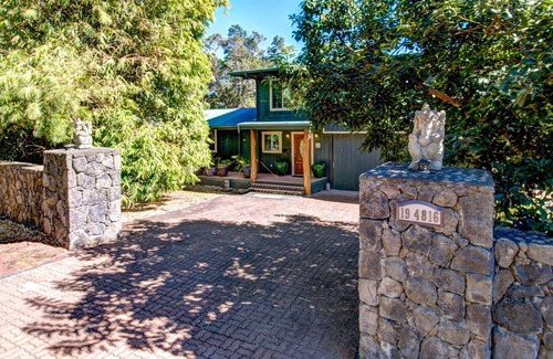 Volcano Cottage | Private,Luxury, Hot Tub ,Sauna fireplace, walking trails