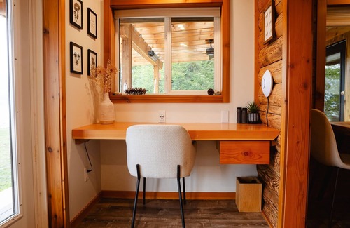 Nakusp Cabin | Private Luxury Lake House on large waterfront property with fire-heated hot tub