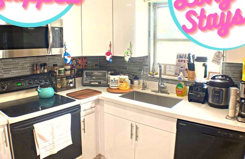 Boynton Beach House | Private Master Bedroom+Bath near Beach, Shopping +Kitchenette & Laundry