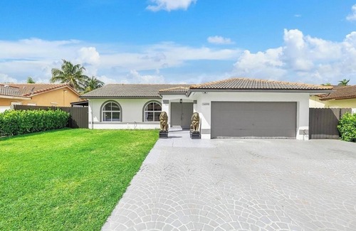 Richmond West House | Private Miami Oasis With Private Pool