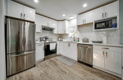 Langley House | Private modern home, 5 beds, Central Langley