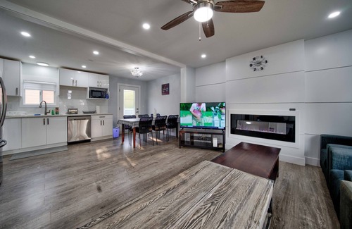 Langley House | Private modern home, 5 beds, Central Langley