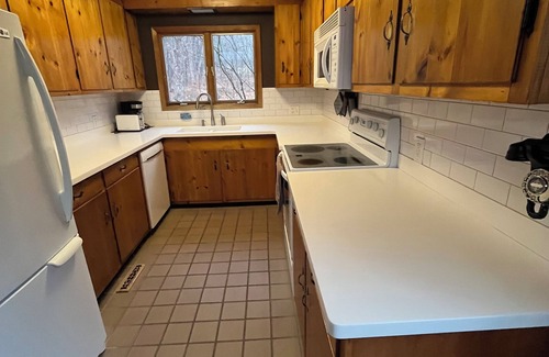 Clinton Corners House | Private modern home of six acres