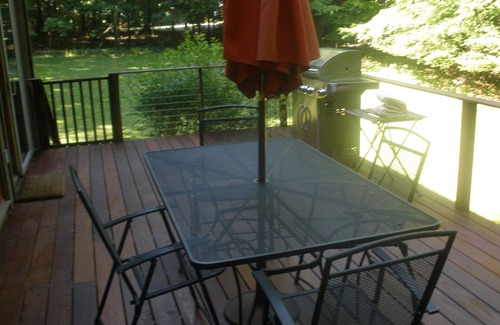Clinton Corners House | Private modern home of six acres