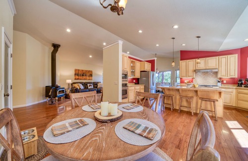 Iron Horse House | Private Mountain House with Views and a Hot Tub/Golf/MTB Trails