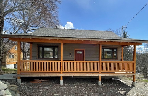Kaslo Cottage | Private mountain view haven in the beautiful West Kootenays