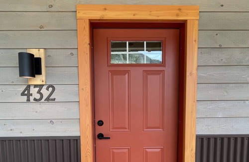 Kaslo Cottage | Private mountain view haven in the beautiful West Kootenays