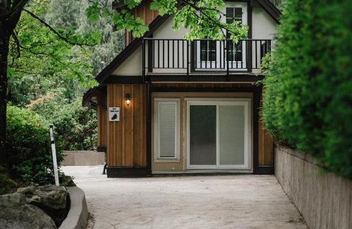 Chilliwack House | Private Mountainside Home