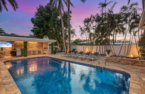 Harbor Beach House | Private neighborhood Heated Pool Lush Surroundings Harbor Key RESlDENCES