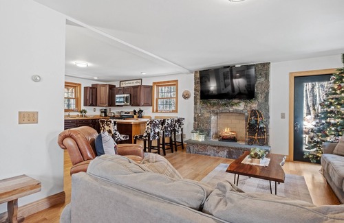 West Bridgewater House | Private, new home near Skyeship gondola with four fireplaces, washer/dryer, WiFi