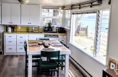 Belfair House | Private North Shore Waterfront Home