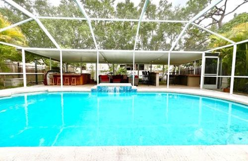 Town 'n' Country House | Private Oasis Retreat Heated Pool Hot Tub Beaches