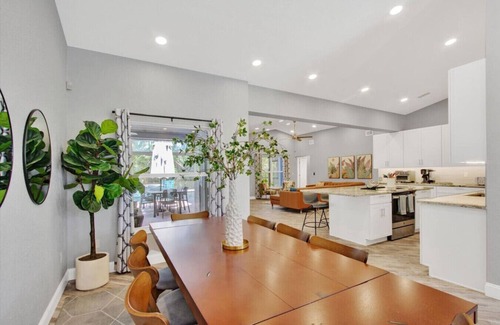 South Pinellas Community Council House | Private Oasis W/Heated Pool, Hot Tub, & Zipline