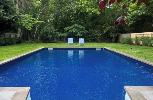 Springs House | Private Oasis. Walk to Waterfront Dining. Large Garden & Pool. Dog-Friendly