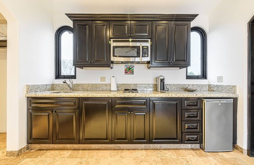 Buzzards House | Private ocean view 4bd villa. Pet friendly. Steps to the Pristine Beach.