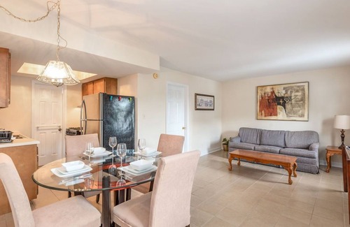 Old Town Fredericksburg Condo | Private One Bedroom Furnished Condo Sleeps 4 True Downtown Condo