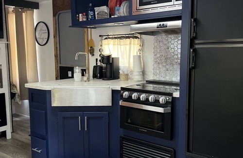 Valley RV Rental | Private Outdoor Shower 🌸 25 to Auburn & West Point Lake!