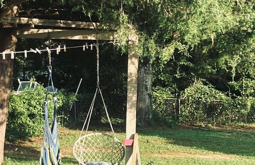 Valley RV Rental | Private Outdoor Shower 🌸 25 to Auburn & West Point Lake!