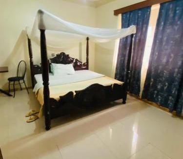 Arua Bed & Breakfast | Private Palace