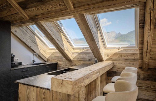 Strobl Apartment | Private panoramic retreat high above Lake Wolfgangsee - with hot tub, far-reaching views & style