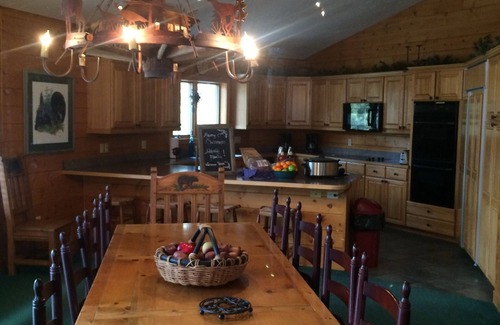 Breckenridge House | Private Paradise. BIG LuxuryLodge for UpTo 4. 1mile to Town. HotTub/Fireplaces