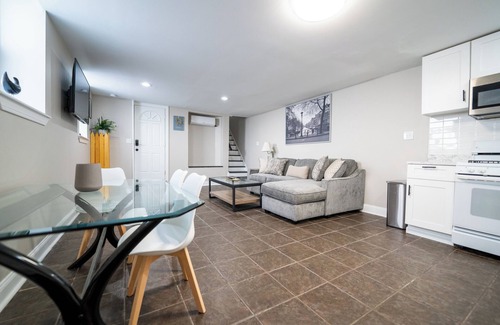 Fairmount Apartment | Private Parking+Prime Location-Amazing Apartment