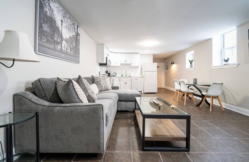 Fairmount Apartment | Private Parking+Prime Location-Amazing Apartment