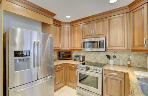 Colee Hammock House | Private Patio ~ Cali King Bed ~ Sleeps 10