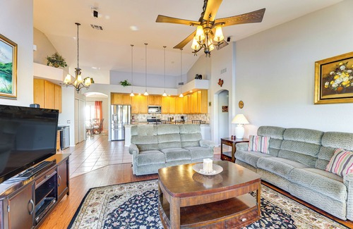 Chandler House | Private Patio & Grill: Lakefront Chandler Home