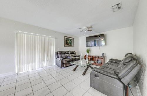 Lake Worth Corridor House | Private Patio and Yard! Lake Worth Beach Retreat