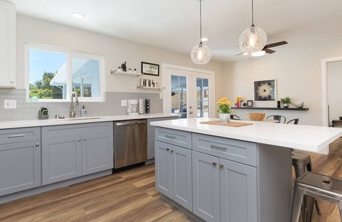 Loma Alta House | Private Peaceful Oasis with Pool/Patio/BBQ/Firepit Entire House 5mins from beach