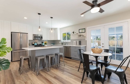 Loma Alta House | Private Peaceful Oasis with Pool/Patio/BBQ/Firepit Entire House 5mins from beach