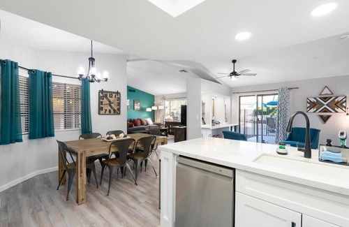 Phoenix House | PRIVATE Phoenix Retreat-Resort Style Pool & Spa~BBQ~Putting Green~EV Outlet~Golf