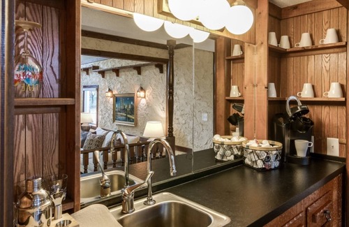 Orange Park House | Private Pool |1/2 Acre Wooded Lot |Feels Like an Authentic English Cottage |Fenced |Dogs Ok |3 Bikes