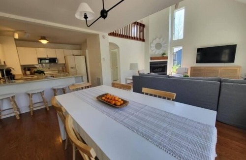 Goodview House | Private pool and hot tub, paddleboard, ping pong