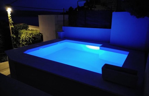 Stanici Apartment | Private Pool and Sea View Apartment