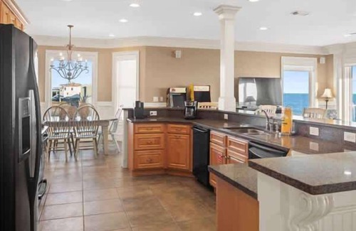 East End House | Private Pool Beach Front Sleeps 18 Family home