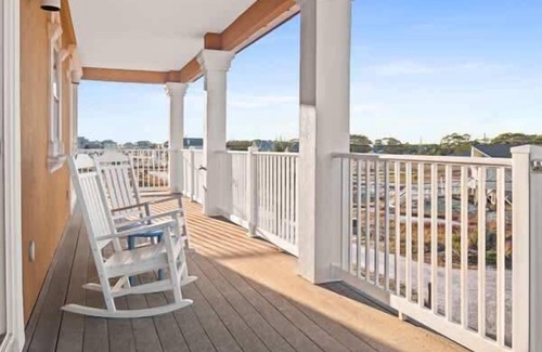 East End House | Private Pool Beach Front Sleeps 18 Family home