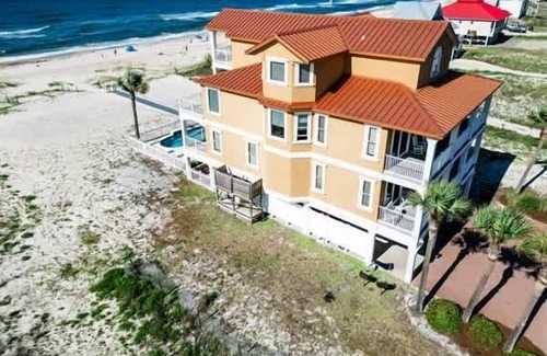 East End House | Private Pool Beach Front Sleeps 18 Family home
